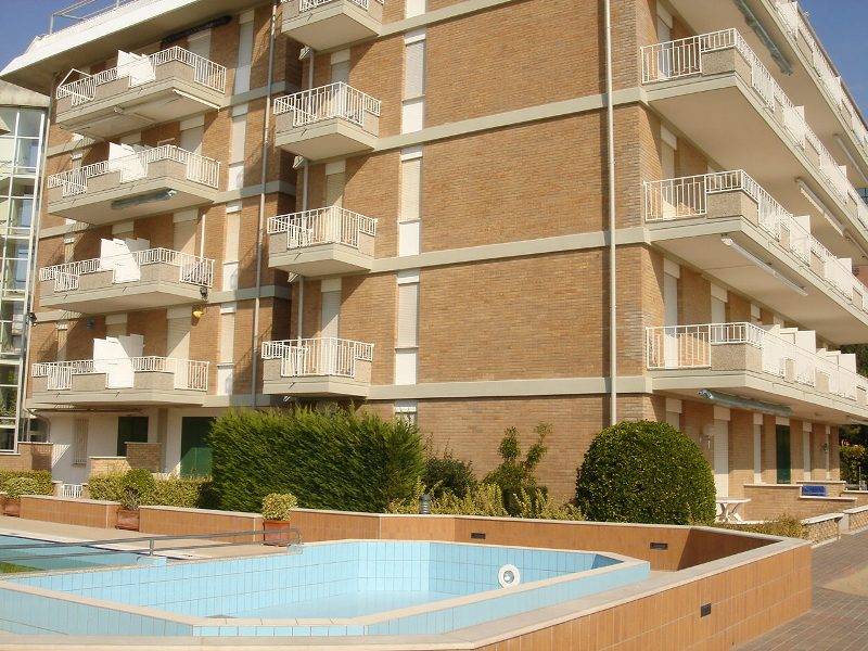 Jesolo Lido Frontemare Con Piscina Zona Piazza Milano